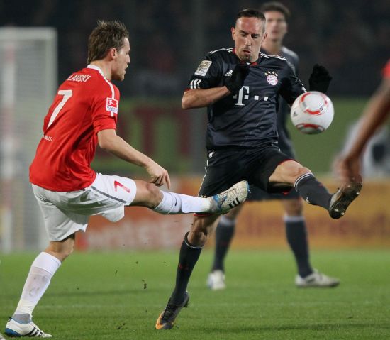 NBA-勇士负老鹰无缘3连胜 库里缺阵巴特勒25+8.